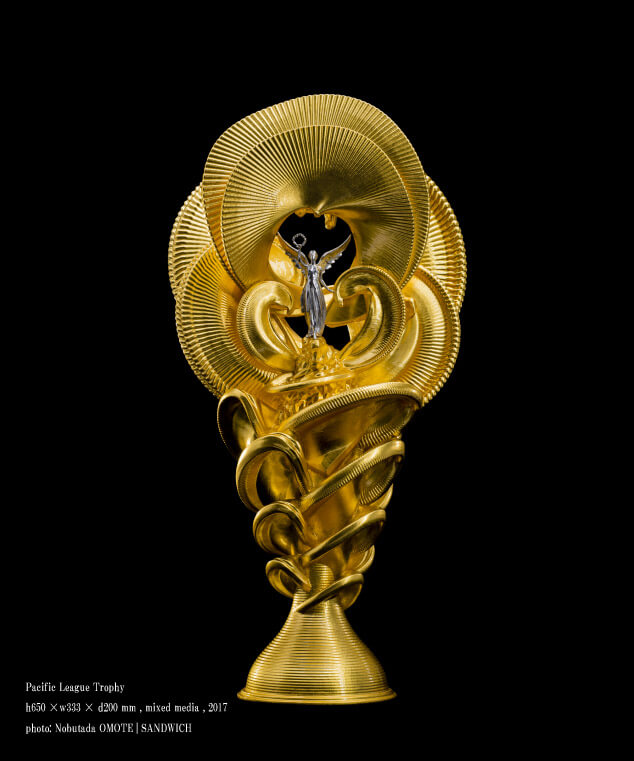 “Pacific League Trophy” by Kohei Nawa, inspired by the Pacific Ocean’s light and waves, produced with Yasuda Manufacturing’s 3D printing technology.